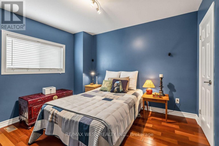 66 BRISTOL AVENUE, Toronto (Dovercourt-Wallace Emerson-Junction), Ontario, M6H3J9