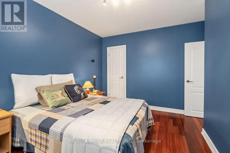 66 BRISTOL AVENUE, Toronto (Dovercourt-Wallace Emerson-Junction), Ontario, M6H3J9