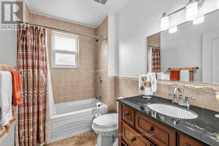 66 BRISTOL AVENUE, Toronto (Dovercourt-Wallace Emerson-Junction), Ontario, M6H3J9