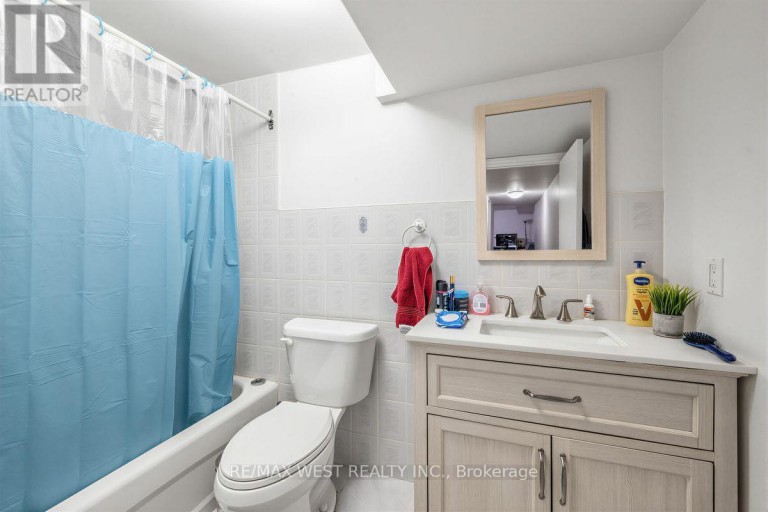 66 BRISTOL AVENUE, Toronto (Dovercourt-Wallace Emerson-Junction), Ontario, M6H3J9
