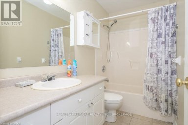 602 SPRUCEWOOD DRIVE London North (North C) Ontario photo 20