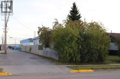 5015 6 Avenue Edson Alberta photo 5