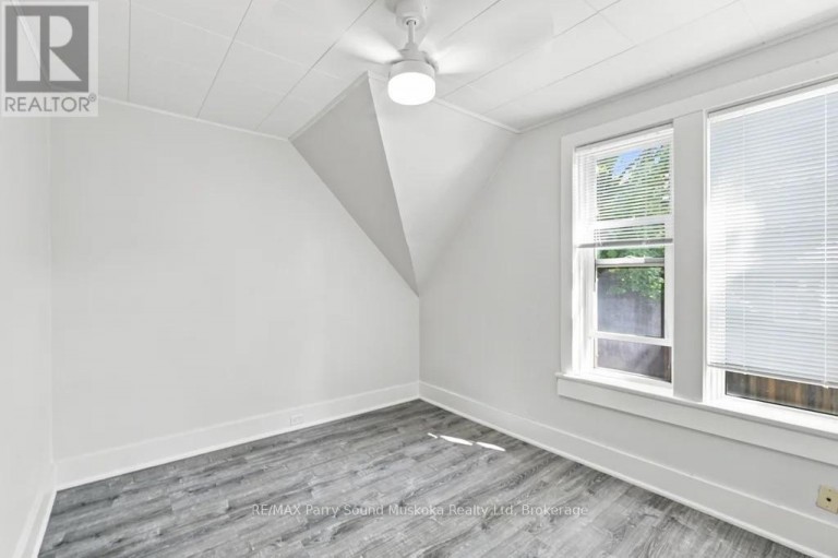 18 WILLIAM STREET, Parry Sound, Ontario, P2A1V1