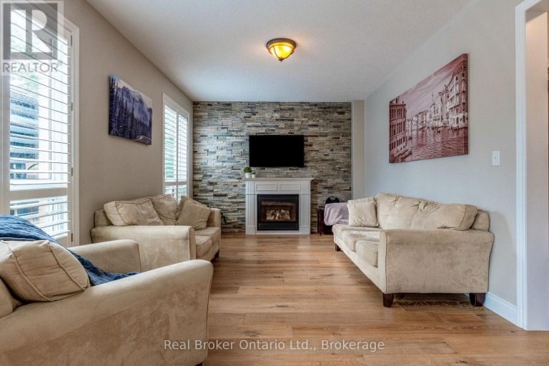 50 THE QUEENSWAY, Barrie (Innis-Shore), Ontario, L4M7J3