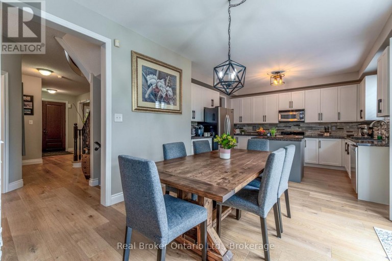 50 THE QUEENSWAY, Barrie (Innis-Shore), Ontario, L4M7J3