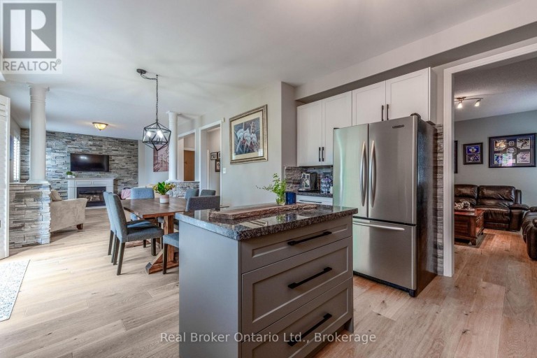 50 THE QUEENSWAY, Barrie (Innis-Shore), Ontario, L4M7J3