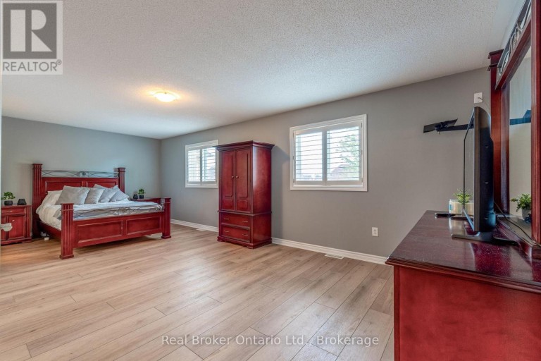50 THE QUEENSWAY, Barrie (Innis-Shore), Ontario, L4M7J3