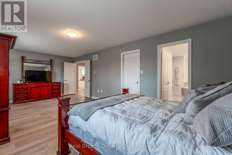 50 THE QUEENSWAY, Barrie (Innis-Shore), Ontario, L4M7J3