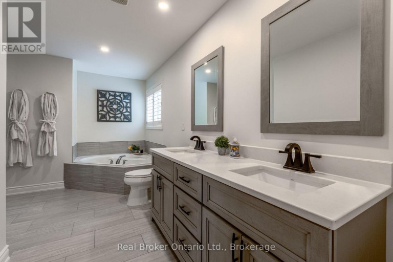 50 THE QUEENSWAY, Barrie (Innis-Shore), Ontario, L4M7J3