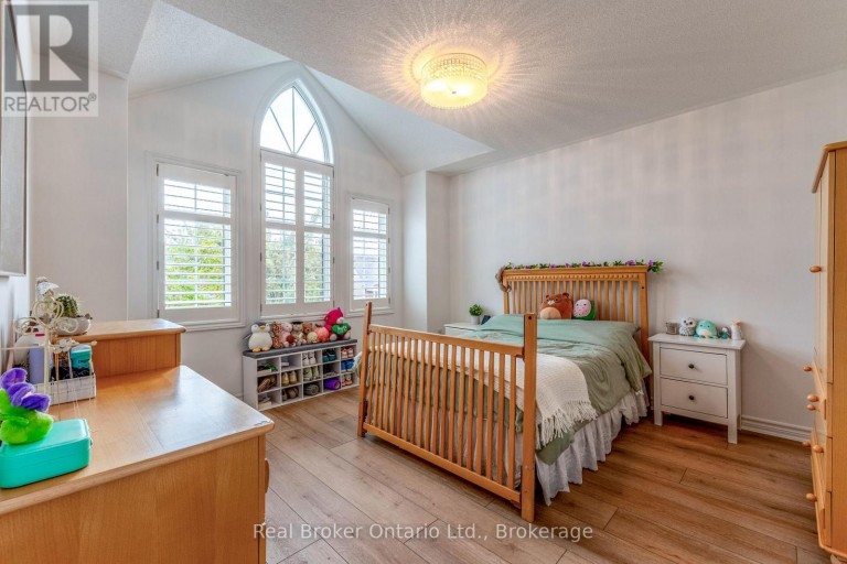 50 THE QUEENSWAY, Barrie (Innis-Shore), Ontario, L4M7J3