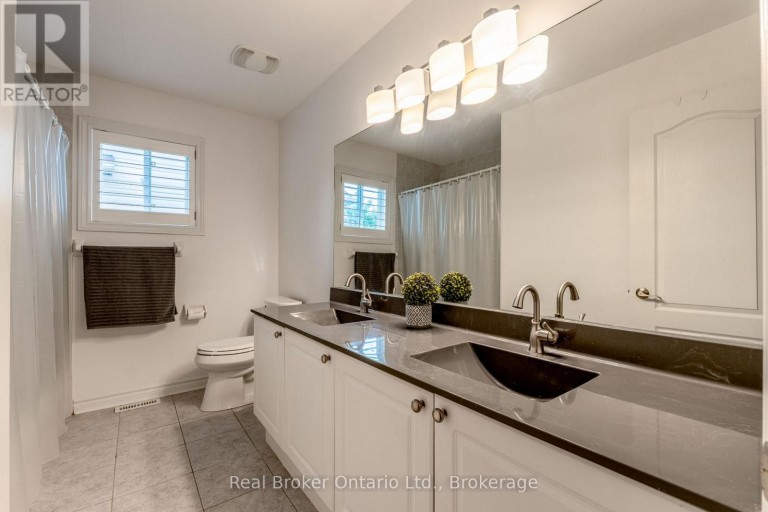 50 THE QUEENSWAY, Barrie (Innis-Shore), Ontario, L4M7J3