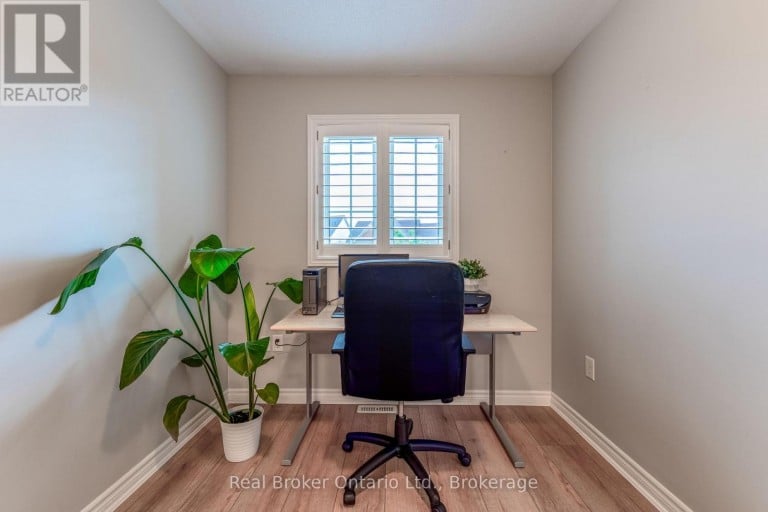 50 THE QUEENSWAY, Barrie (Innis-Shore), Ontario, L4M7J3