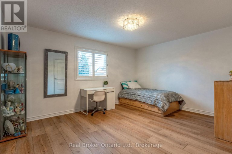 50 THE QUEENSWAY, Barrie (Innis-Shore), Ontario, L4M7J3
