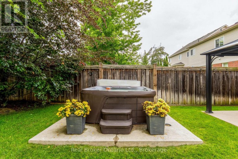 50 THE QUEENSWAY, Barrie (Innis-Shore), Ontario, L4M7J3