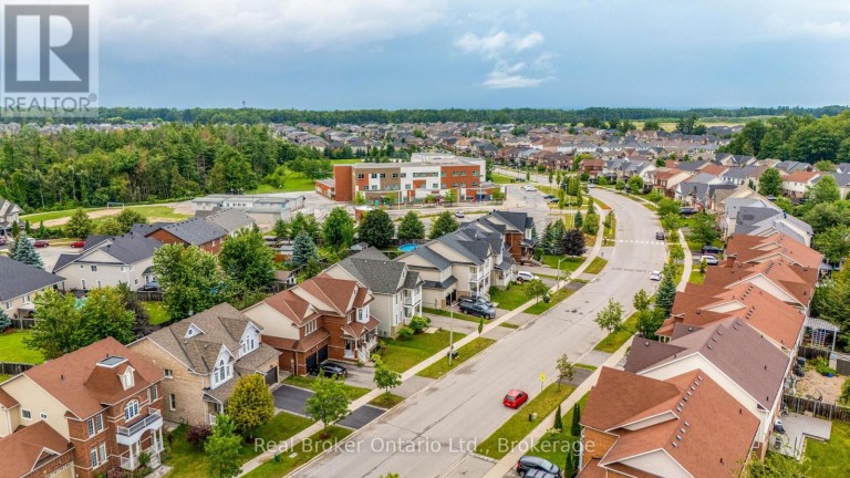 50 THE QUEENSWAY, Barrie (Innis-Shore), Ontario, L4M7J3