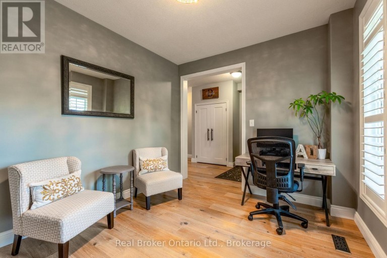 50 THE QUEENSWAY, Barrie (Innis-Shore), Ontario, L4M7J3