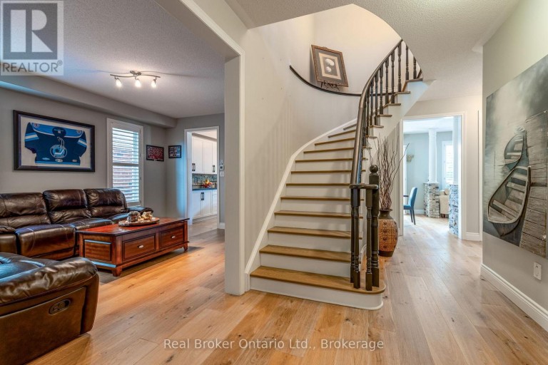 50 THE QUEENSWAY, Barrie (Innis-Shore), Ontario, L4M7J3