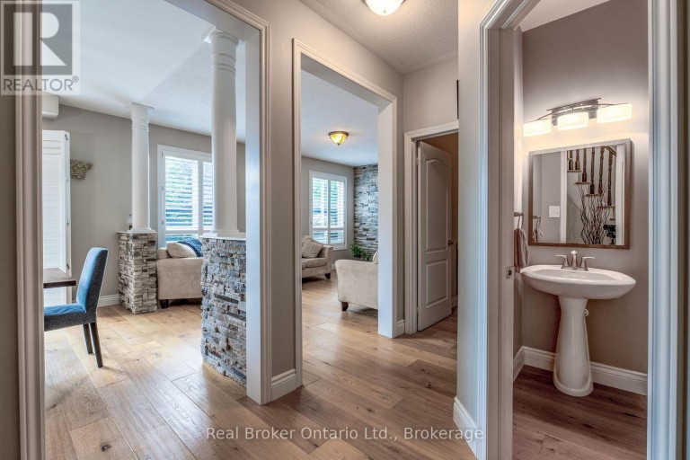 50 THE QUEENSWAY, Barrie (Innis-Shore), Ontario, L4M7J3