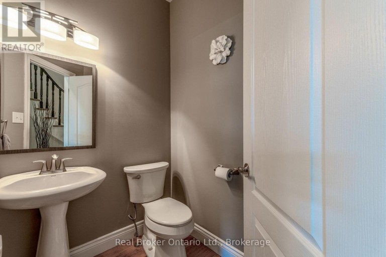 50 THE QUEENSWAY, Barrie (Innis-Shore), Ontario, L4M7J3
