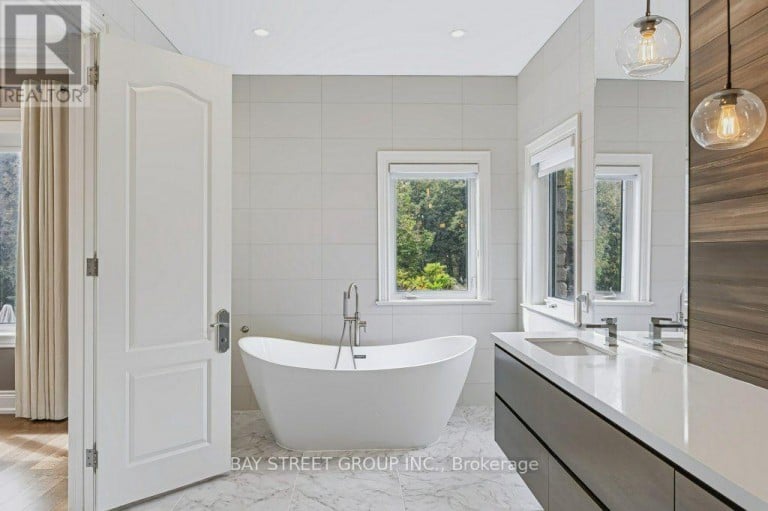 5 RIVER STONE COURT, East Gwillimbury, Ontario, L0G1V0