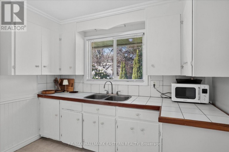 897 WESTDALE AVENUE, Peterborough (Northcrest Ward 5), Ontario, K9H6C5