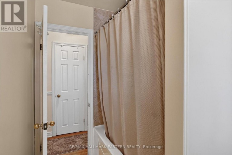 897 WESTDALE AVENUE, Peterborough (Northcrest Ward 5), Ontario, K9H6C5