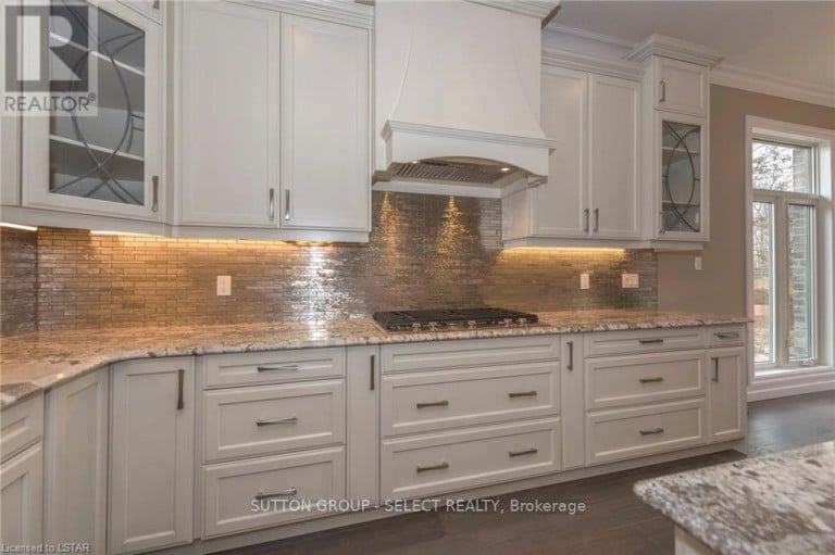 10142 PINERY BLUFFS ROAD, Lambton Shores, Ontario, N0M1T0