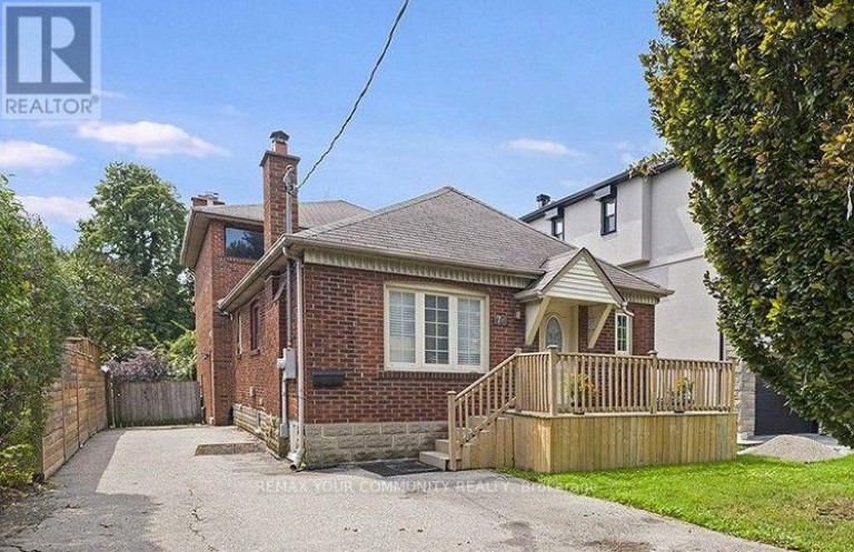 73 STRUTHERS STREET, Toronto (Mimico), Ontario, M8V1Y2
