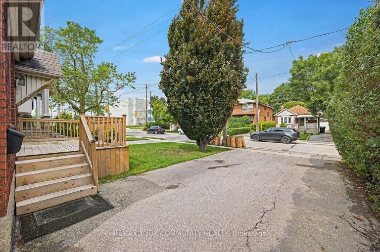 73 STRUTHERS STREET, Toronto (Mimico), Ontario, M8V1Y2