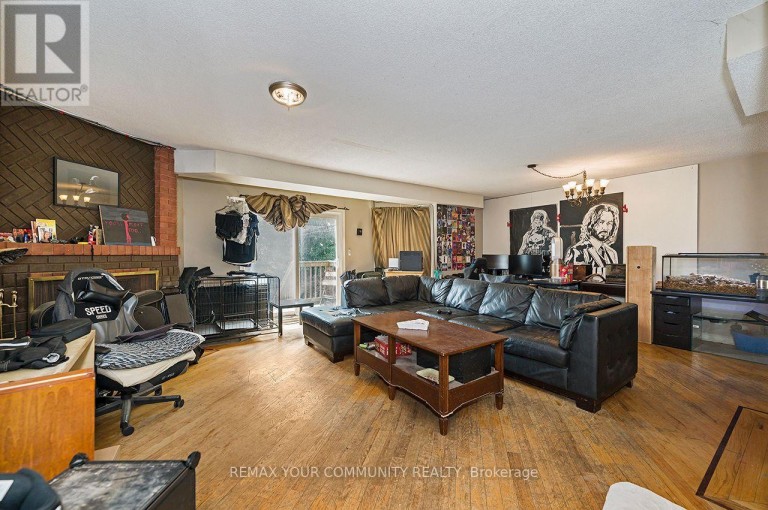 73 STRUTHERS STREET, Toronto (Mimico), Ontario, M8V1Y2