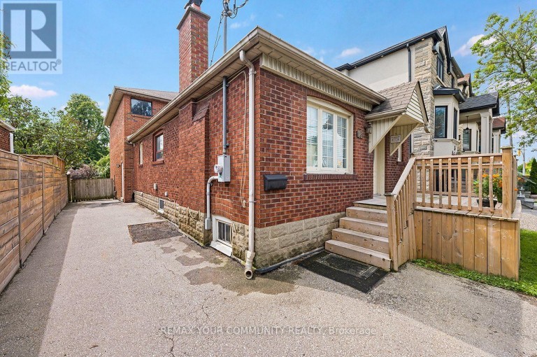 73 STRUTHERS STREET, Toronto (Mimico), Ontario, M8V1Y2
