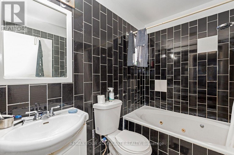 73 STRUTHERS STREET, Toronto (Mimico), Ontario, M8V1Y2