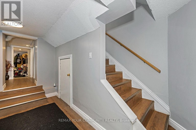 73 STRUTHERS STREET, Toronto (Mimico), Ontario, M8V1Y2