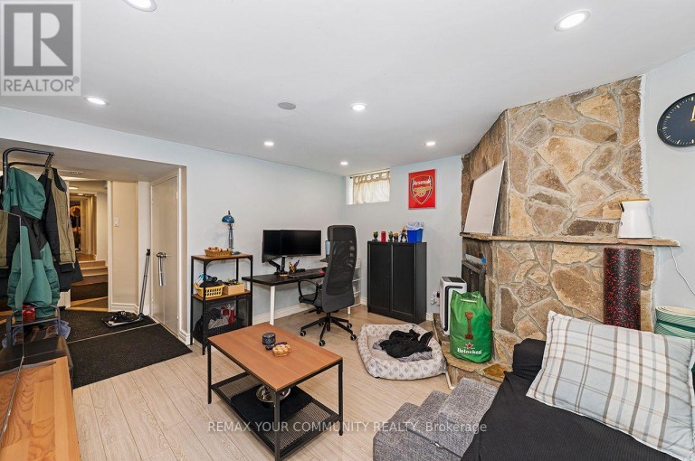73 STRUTHERS STREET, Toronto (Mimico), Ontario, M8V1Y2