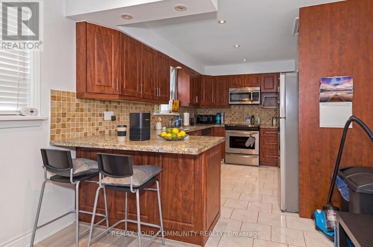 73 STRUTHERS STREET, Toronto (Mimico), Ontario, M8V1Y2