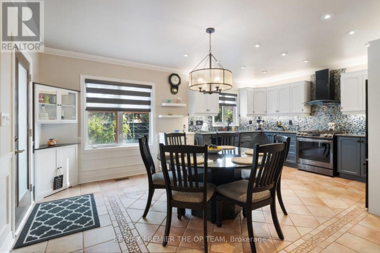 5 SOUTHBURY MANOR DRIVE, Caledon (Bolton East), Ontario, L7E1X7