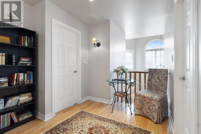 5 SOUTHBURY MANOR DRIVE, Caledon (Bolton East), Ontario, L7E1X7