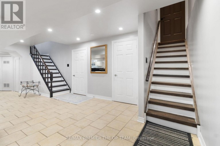 5 SOUTHBURY MANOR DRIVE, Caledon (Bolton East), Ontario, L7E1X7