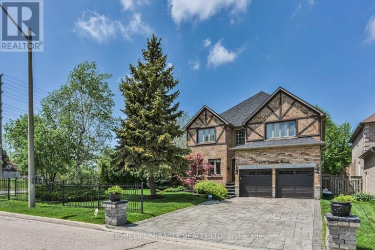 2479 RATHLIN COURT, Mississauga (Sheridan), Ontario, L5K2S4