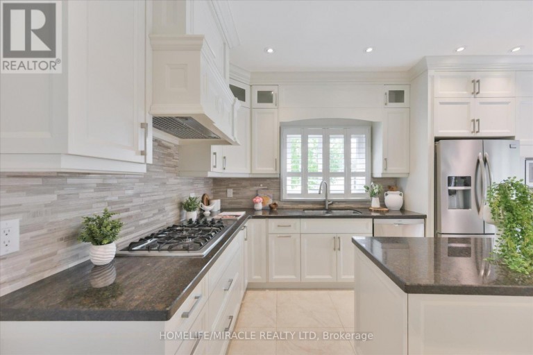2479 RATHLIN COURT, Mississauga (Sheridan), Ontario, L5K2S4