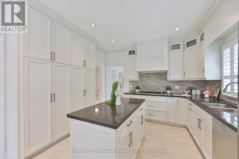 2479 RATHLIN COURT, Mississauga (Sheridan), Ontario, L5K2S4