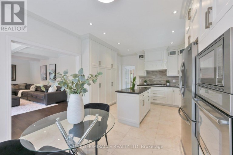 2479 RATHLIN COURT, Mississauga (Sheridan), Ontario, L5K2S4