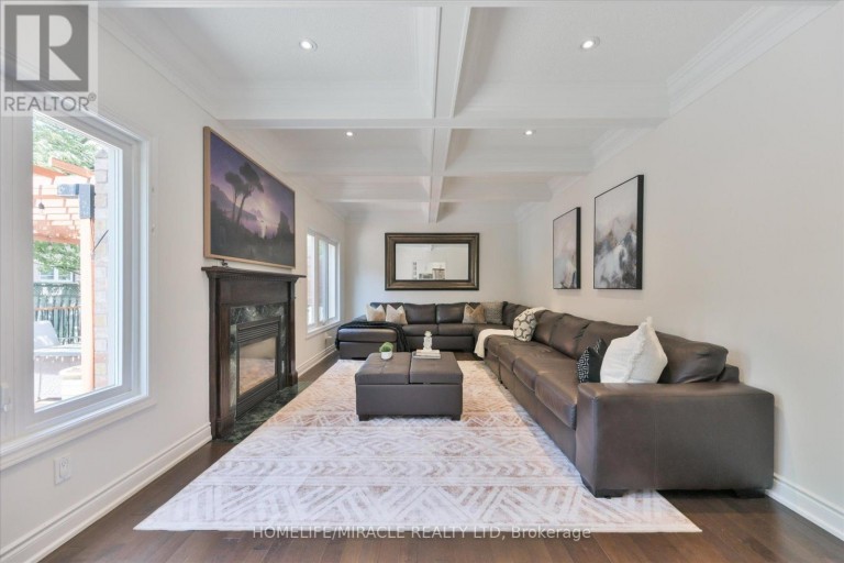 2479 RATHLIN COURT, Mississauga (Sheridan), Ontario, L5K2S4