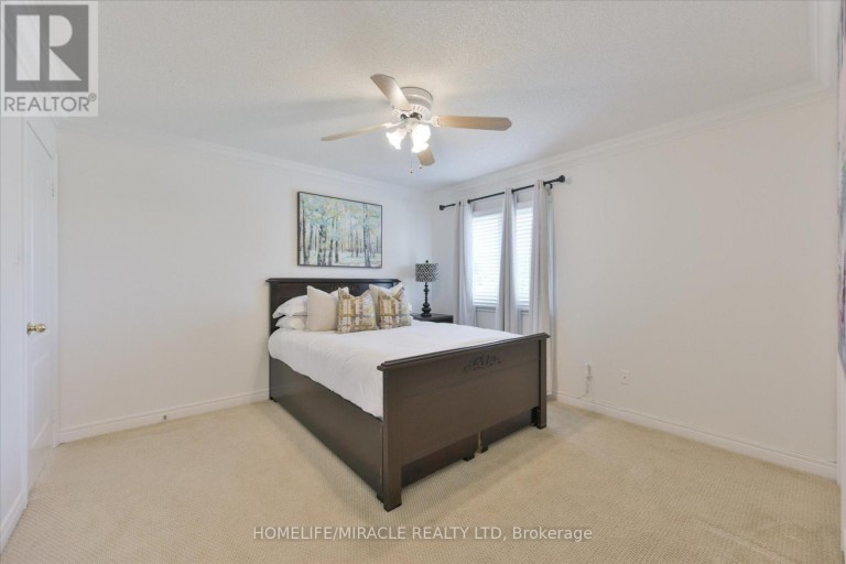 2479 RATHLIN COURT, Mississauga (Sheridan), Ontario, L5K2S4