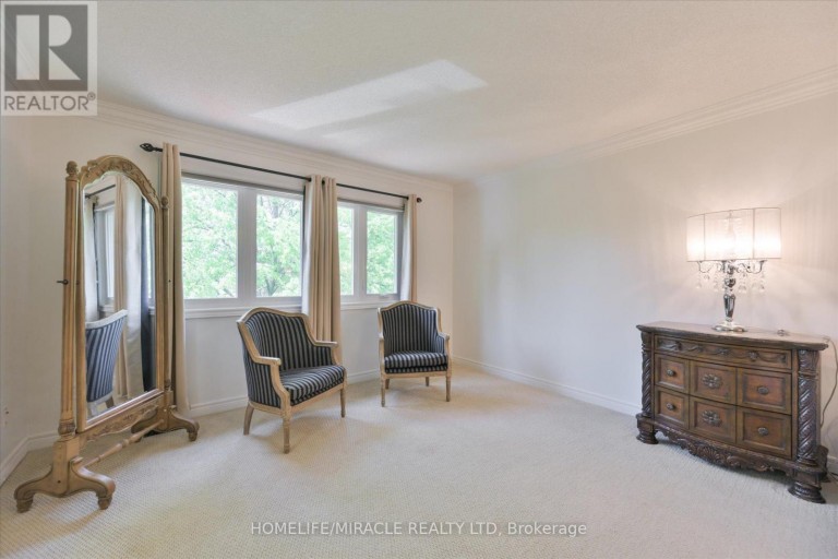 2479 RATHLIN COURT, Mississauga (Sheridan), Ontario, L5K2S4