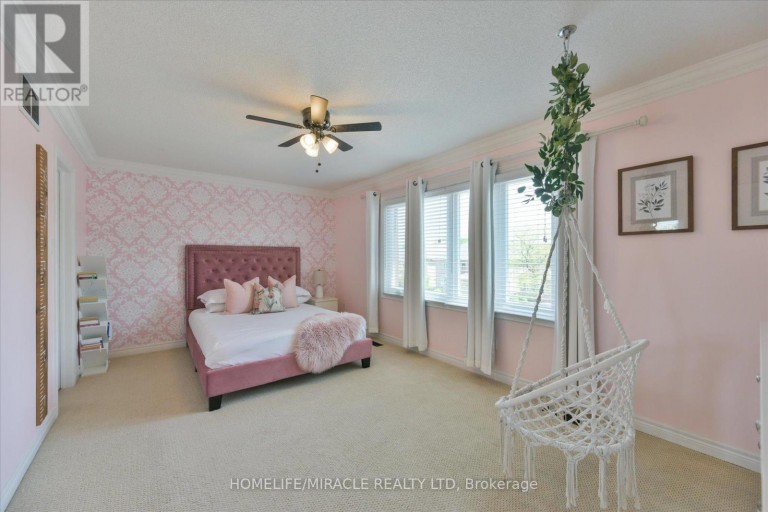 2479 RATHLIN COURT, Mississauga (Sheridan), Ontario, L5K2S4