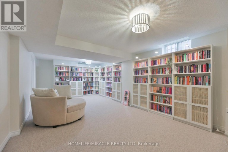 2479 RATHLIN COURT, Mississauga (Sheridan), Ontario, L5K2S4