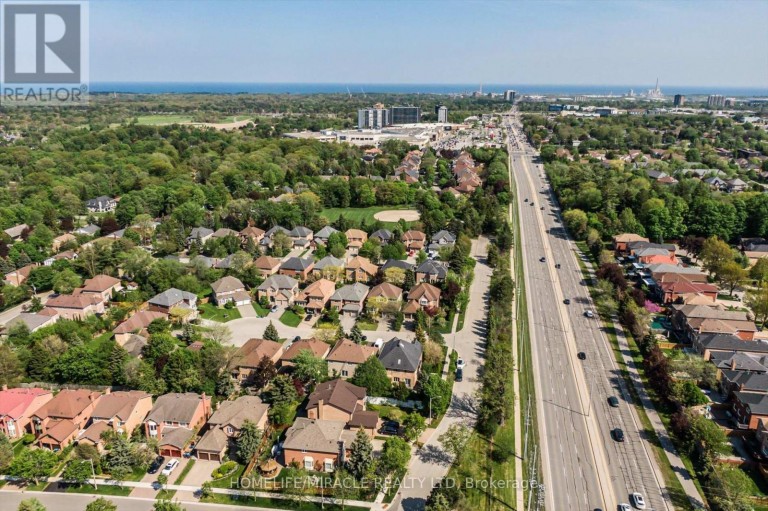 2479 RATHLIN COURT, Mississauga (Sheridan), Ontario, L5K2S4