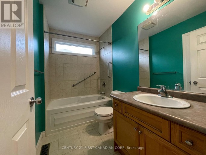 2052 BLACKWATER ROAD, London North (North B), Ontario, N5X4K1