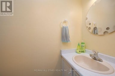 10 COLETTE DRIVE Whitby (Downtown Whitby) Ontario photo 12